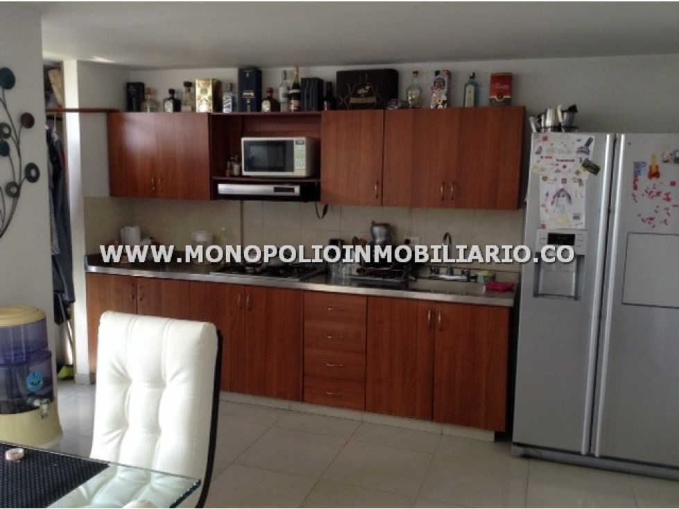 APARTAMENTO DUPLEX EN VENTA - EL POBLADO CASTROPOL COD: 12972
