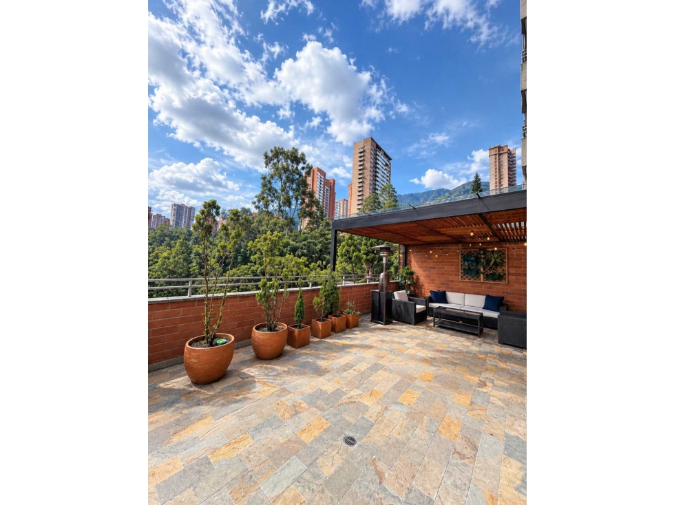 Apartamento duplex en venta El Poblado sector El Tesoro - Terraza