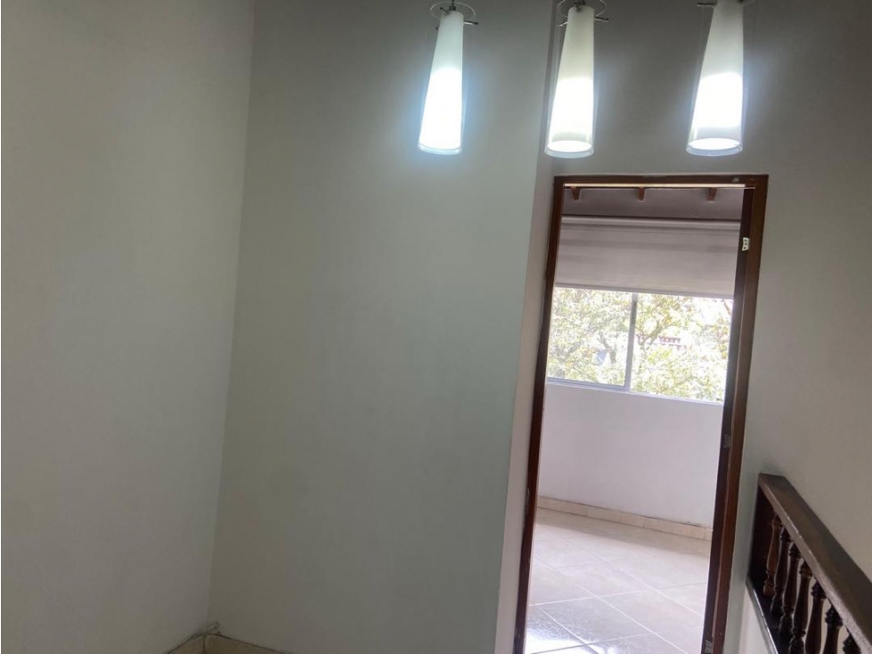 Apartamento duplex en venta en Calasanz con parqueadero común. — foto 4