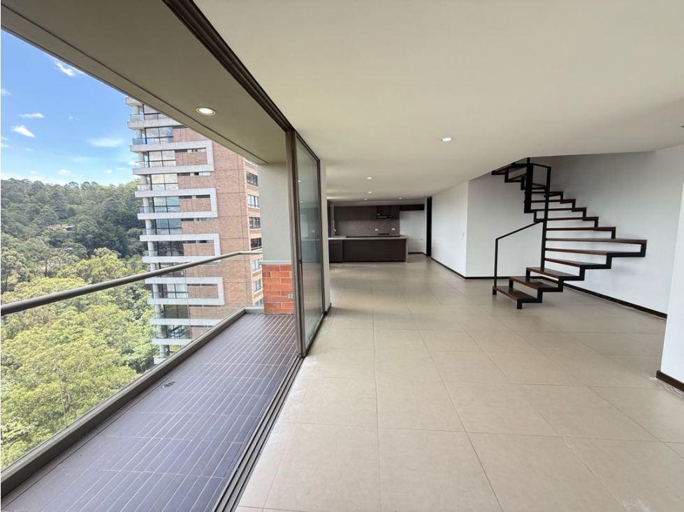 Apartamento duplex en venta en Altos del Poblado