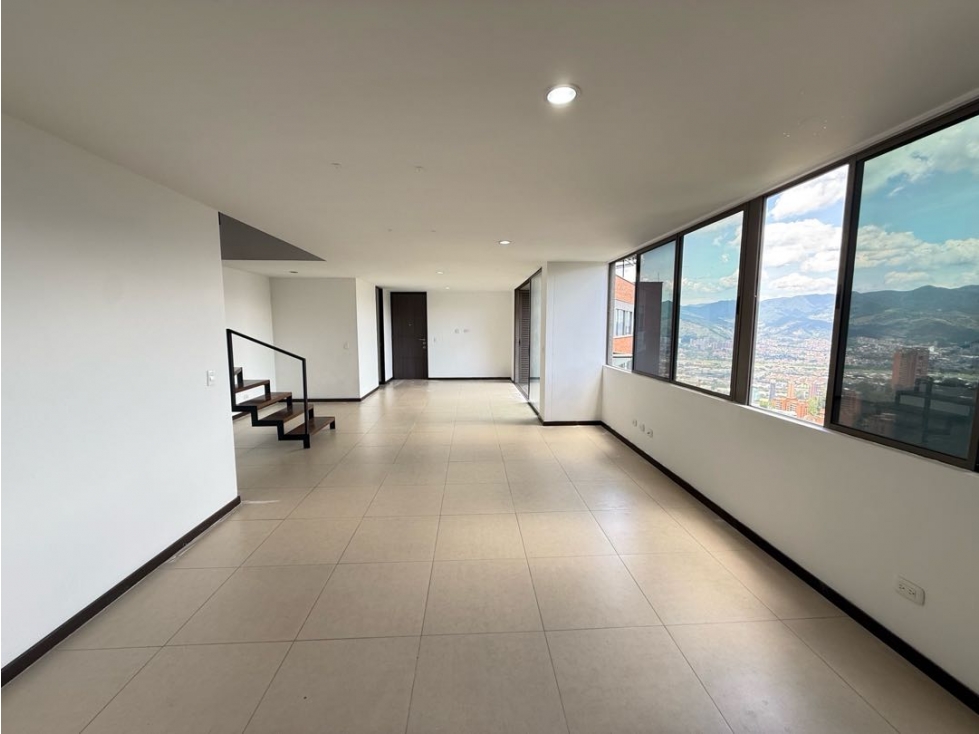 Apartamento duplex en venta en Altos del Poblado — foto 3