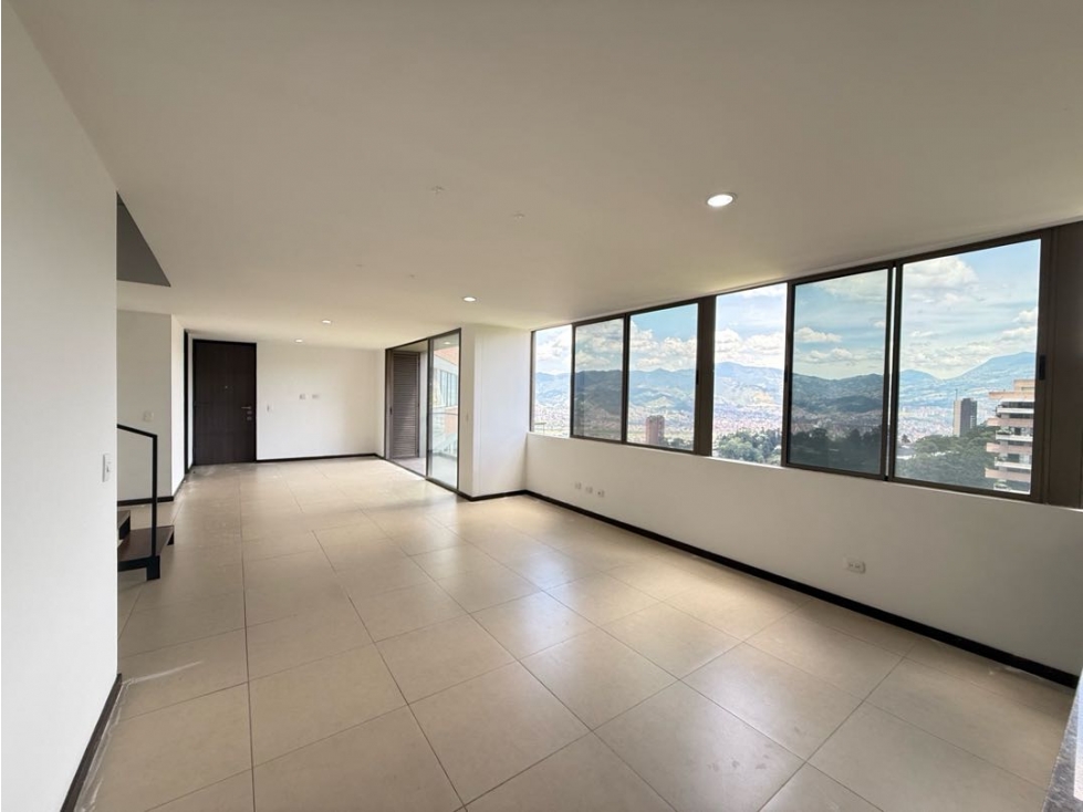 Apartamento duplex en venta en Altos del Poblado — foto 4
