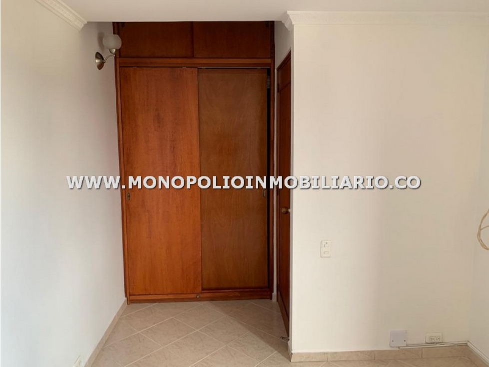 APARTAMENTO DUPLEX EN VENTA - SECTOR LOS COLORES COD: 22181 — foto 3