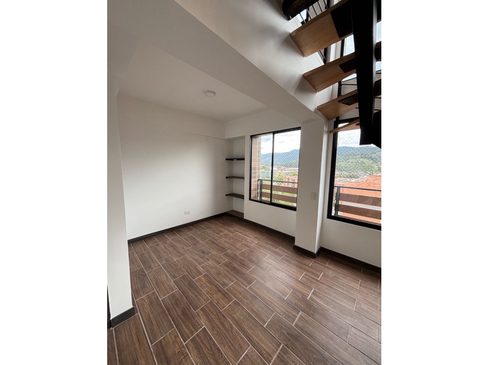 Apartamento Dúplex en Arriendo el Retiro — foto 2