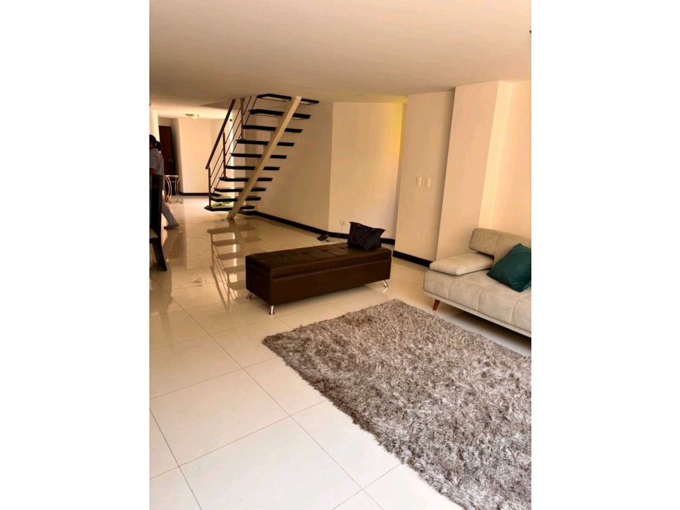 Apartamento duplex remodelado en Centenario Cali — foto 3
