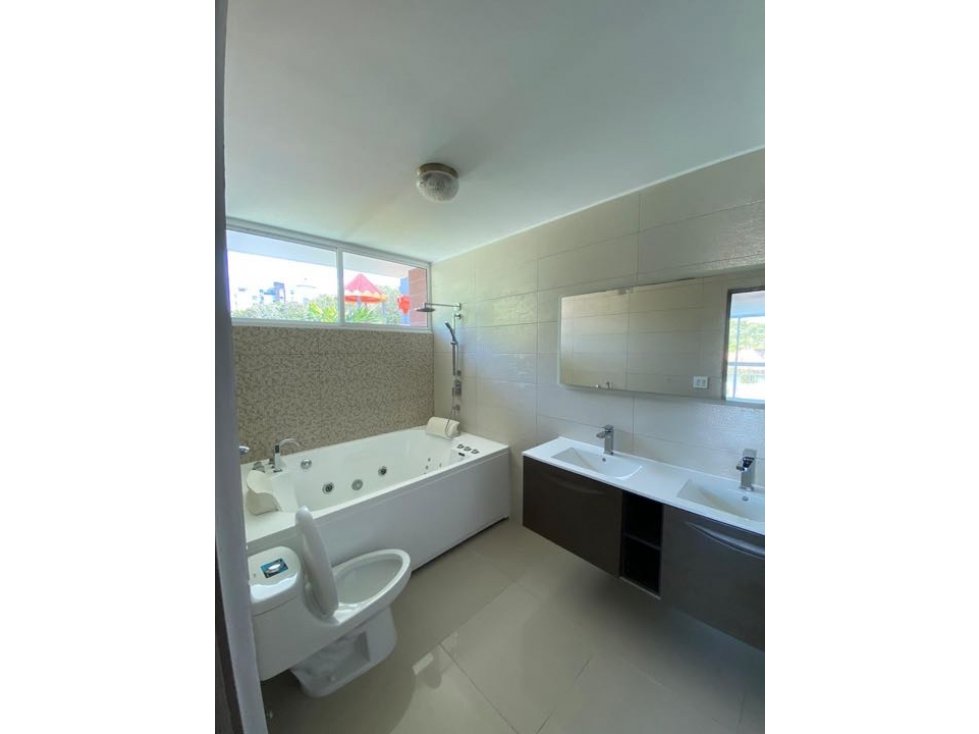 APARTAMENTO EN ALBROOK