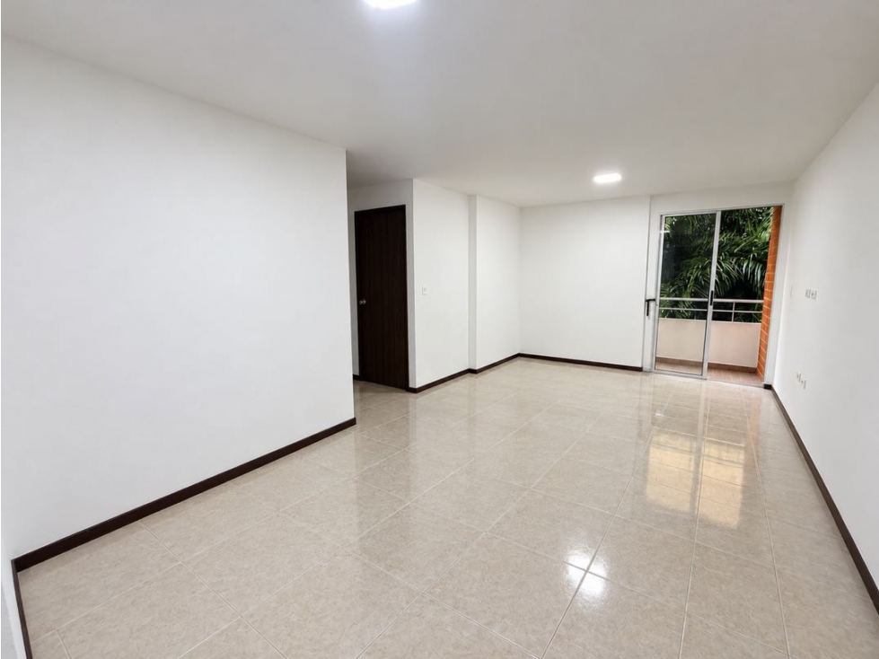 Apartamento en alquiler en laureles — foto 2