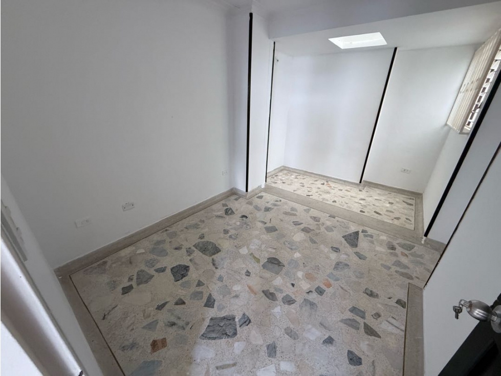 Apartamento en alquiler/ laureles — foto 2