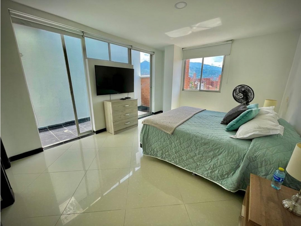 Apartamento en Arriendo Amoblado en Medellin, Laureles