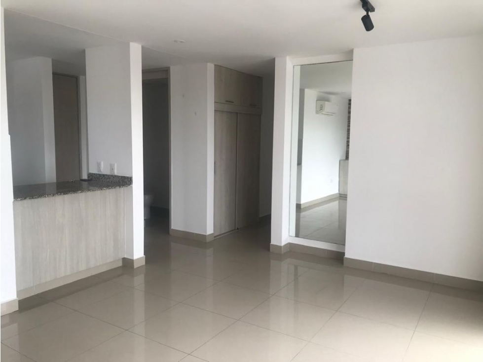 APARTAMENTO EN ARRIENDO DOS ALCOBAS BALCON PORTAL DE GENOVES — foto 2