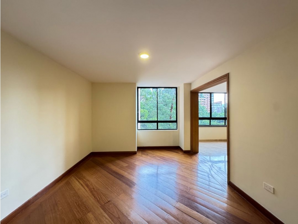 Apartamento en arriendo El Poblado La Tomatera amplios espacios — foto 6