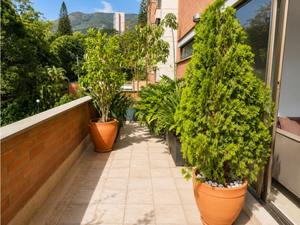 Apartamento en arriendo El Tesoro El Poblado 240 m² SIN MUEBLES. — foto 2