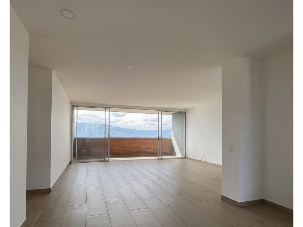 APARTAMENTO EN ARRIENDO EL TESORO, El POBLADO, MEDELLIN — foto 2