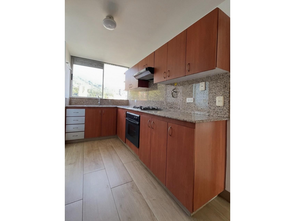APARTAMENTO EN ARRIENDO EL TESORO, El POBLADO, MEDELLIN — foto 4