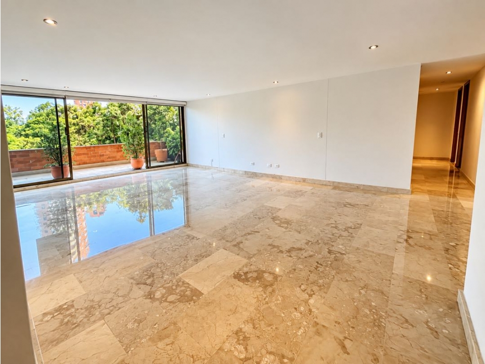 Apartamento en arriendo El Tesoro El Poblado 240 metros cuadrados