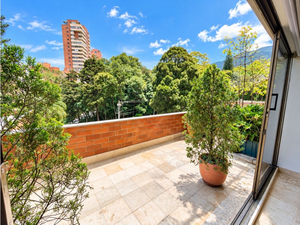 Apartamento en arriendo El Tesoro El Poblado 240 metros cuadrados — foto 2