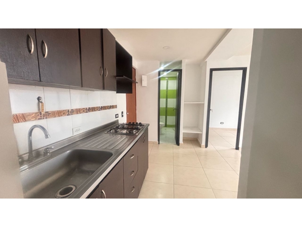 Apartamento en arriendo en Calazania Medellín — foto 2