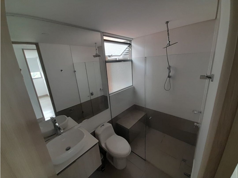 Apartamento en arriendo en el sector de cumbres — foto 4
