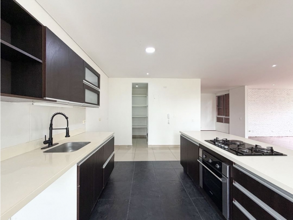 Apartamento en arriendo en La Calera, El Poblado — foto 2