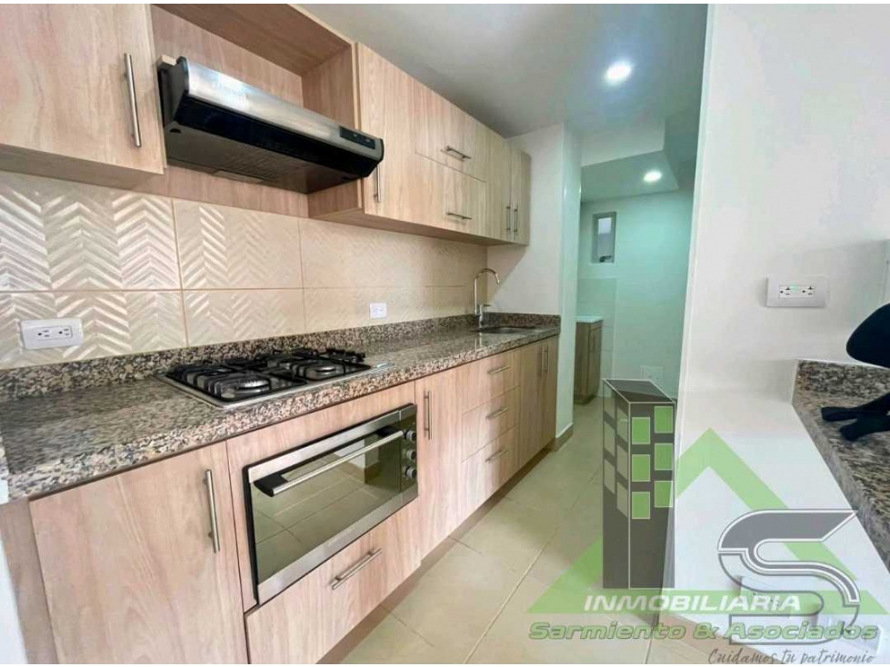 Apartamento en arriendo en las Villas!! Con parqueadero privado