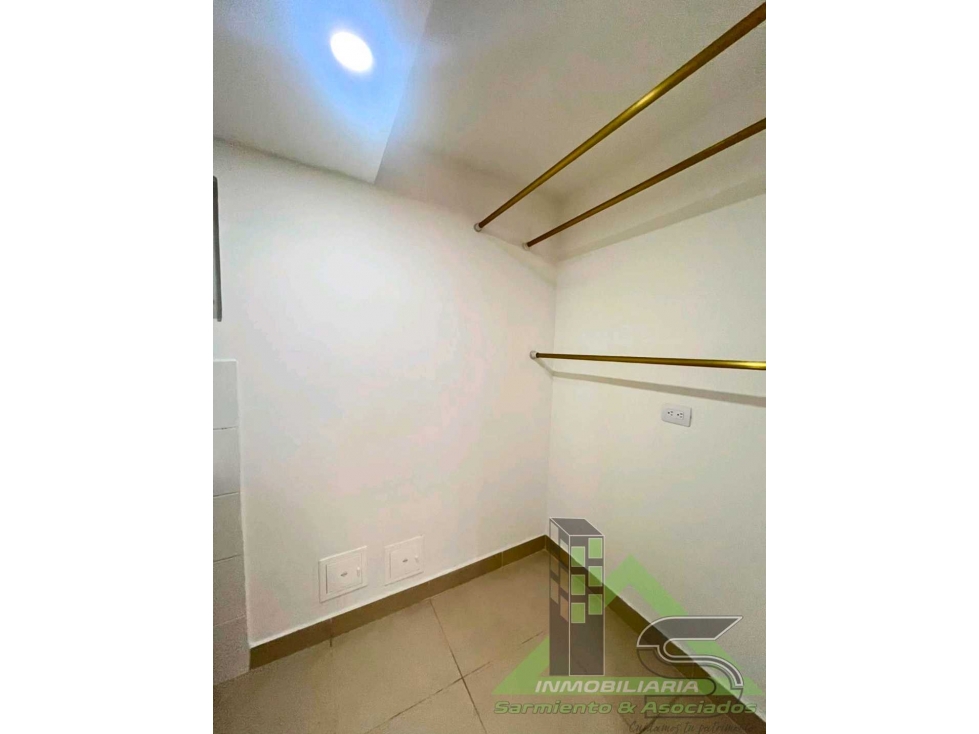 Apartamento en arriendo en las Villas!! Con parqueadero privado — foto 4