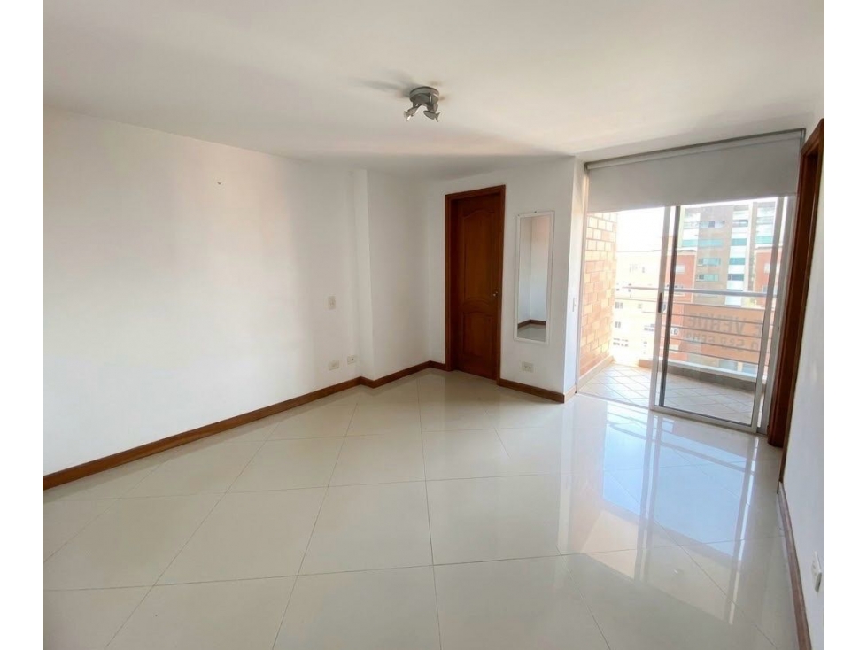 Apartamento en Arriendo en Laureles Medellín — foto 2