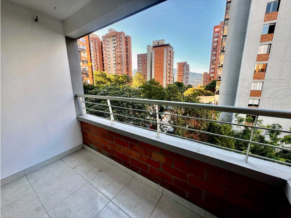 Apartamento en arriendo en Loma de los Bernal Medellín — foto 5