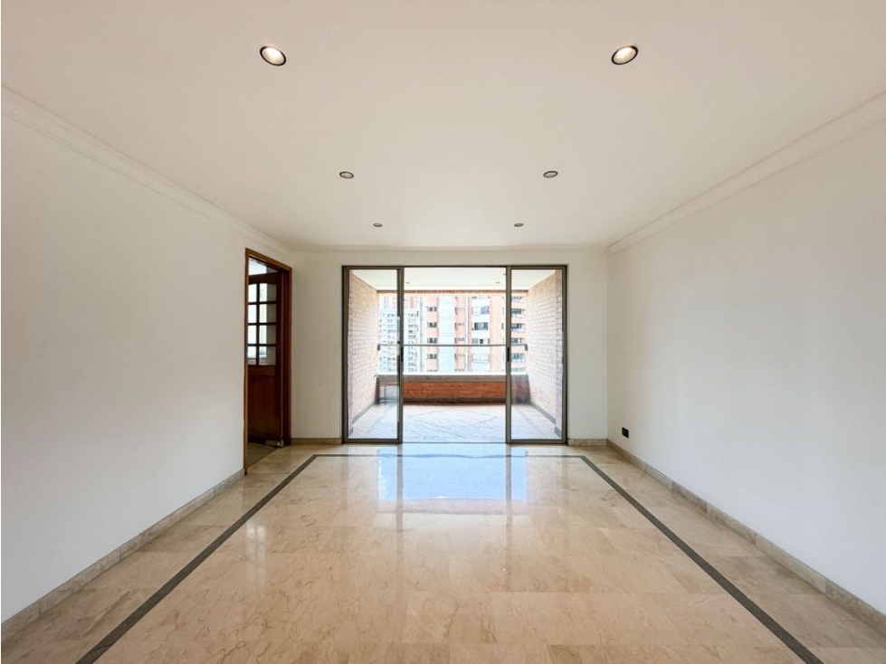 Apartamento en Arriendo en Loma de los bolsos — foto 3