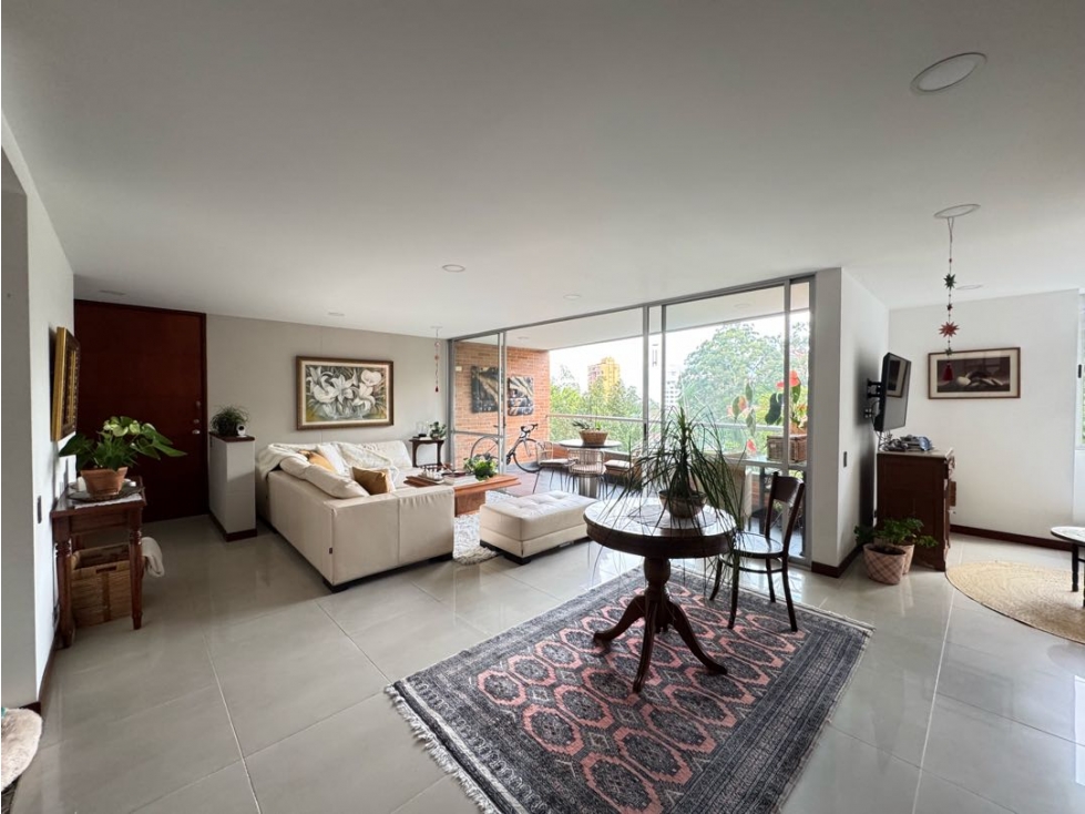 Apartamento en arriendo Envigado Loma Benedictinos vista a verde