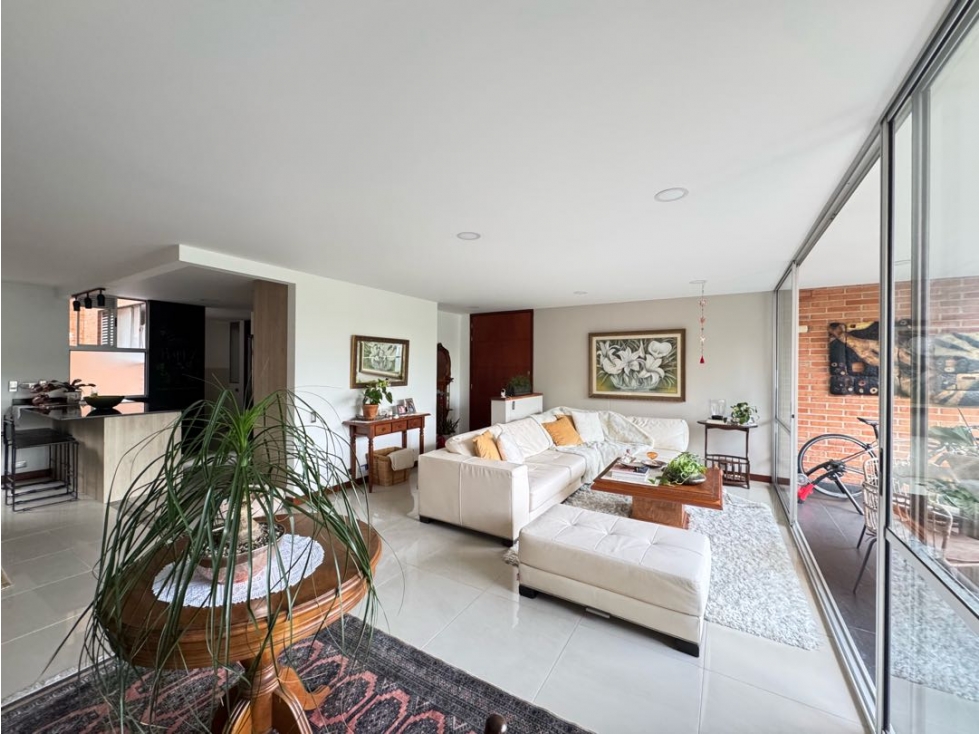 Apartamento en arriendo Envigado Loma Benedictinos vista a verde — foto 2