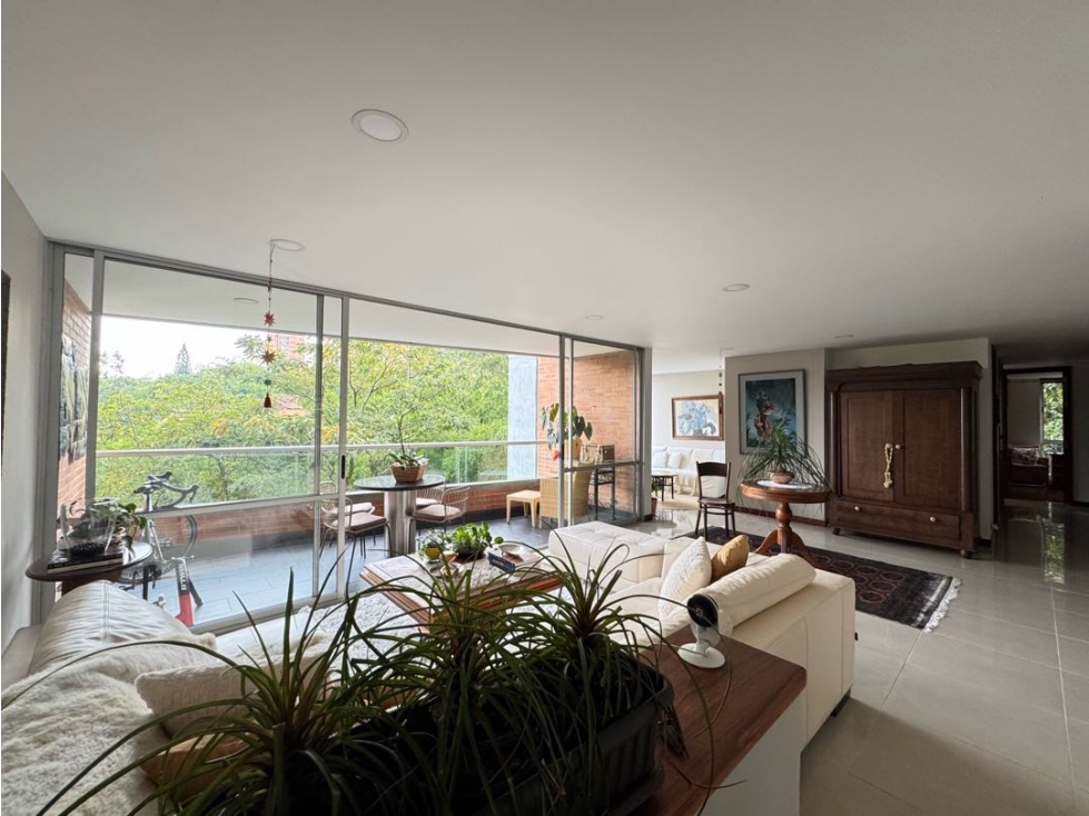 Apartamento en arriendo Envigado Loma Benedictinos vista a verde — foto 4