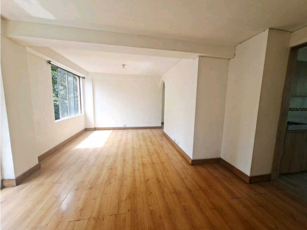 Apartamento en arriendo loma Benedictinos Envigado RF