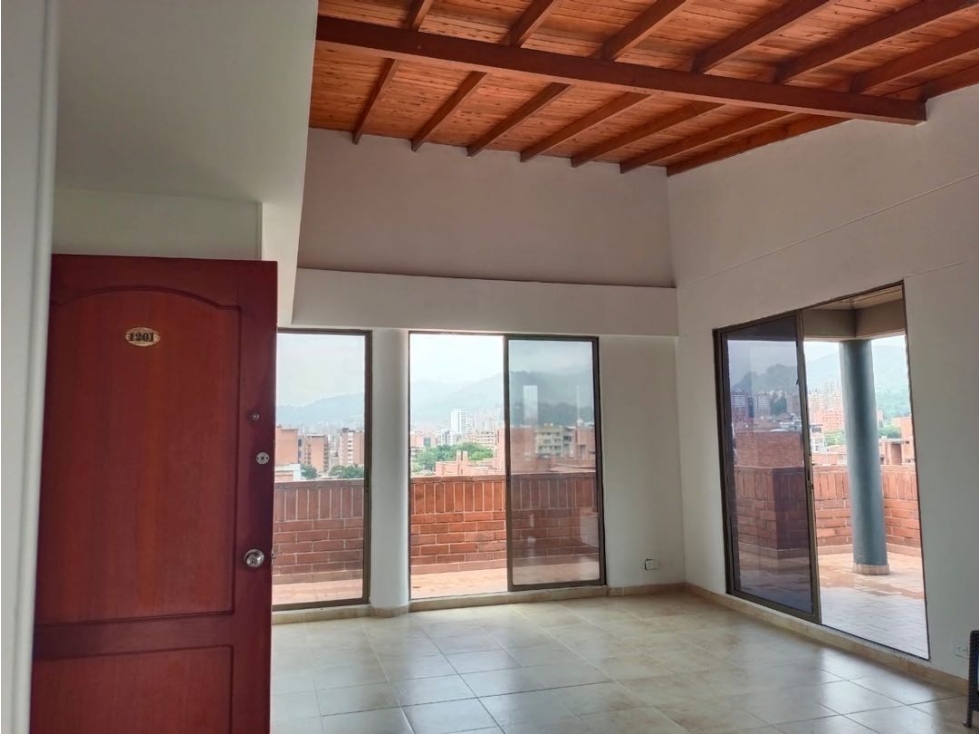 Apartamento en arriendo Penthouse en arriendo Laureles — foto 4