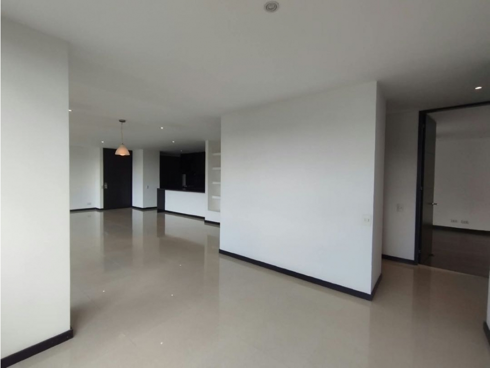 APARTAMENTO EN ARRIENDO POBLADO — foto 4