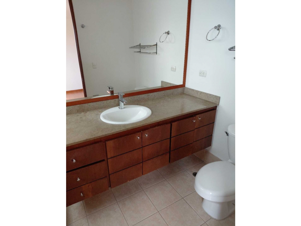 Apartamento en arriendo Poblado Medellin cerca al Cc al Tesoro — foto 2
