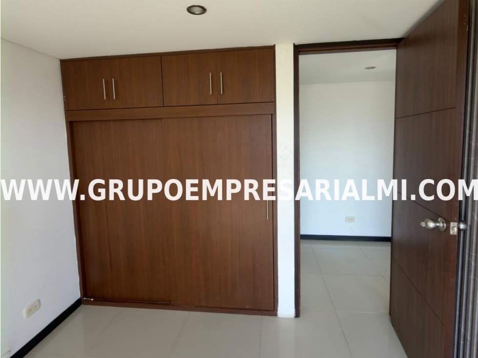 APARTAMENTO EN ARRIENDO - SECTOR CASTROPOL, EL POBLADO COD: 33985 — foto 4