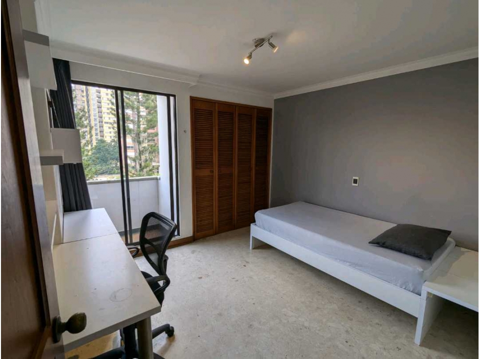 Apartamento en arriendo sector el poblado castropol,130 metros — foto 4