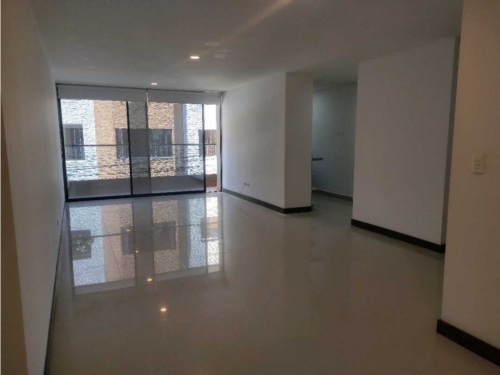 APARTAMENTO EN ARRIENDO TORRE NOVA — foto 2