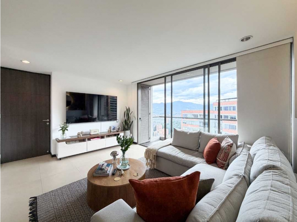 APARTAMENTO EN ARRIENDO/ALTOS DEL POBLADO AMOBLADO — foto 4