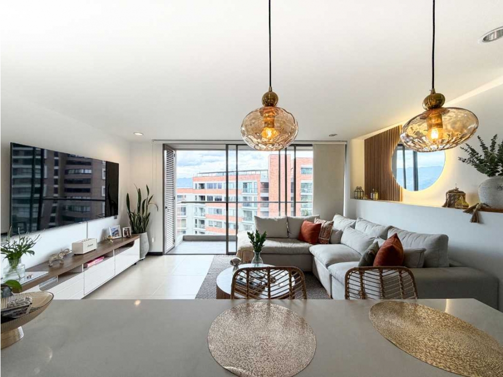 APARTAMENTO EN ARRIENDO/ALTOS DEL POBLADO AMOBLADO
