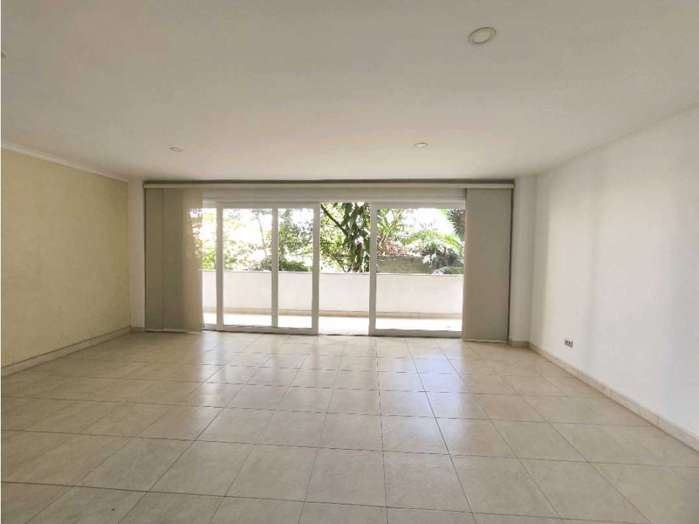 APARTAMENTO EN CASTROPOL CON TERRAZA Y BALCÓN.