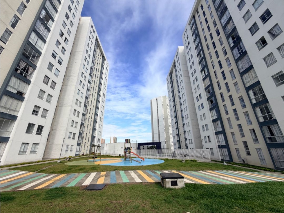 APARTAMENTO EN CONDINA PARQUEADERO PROPIO