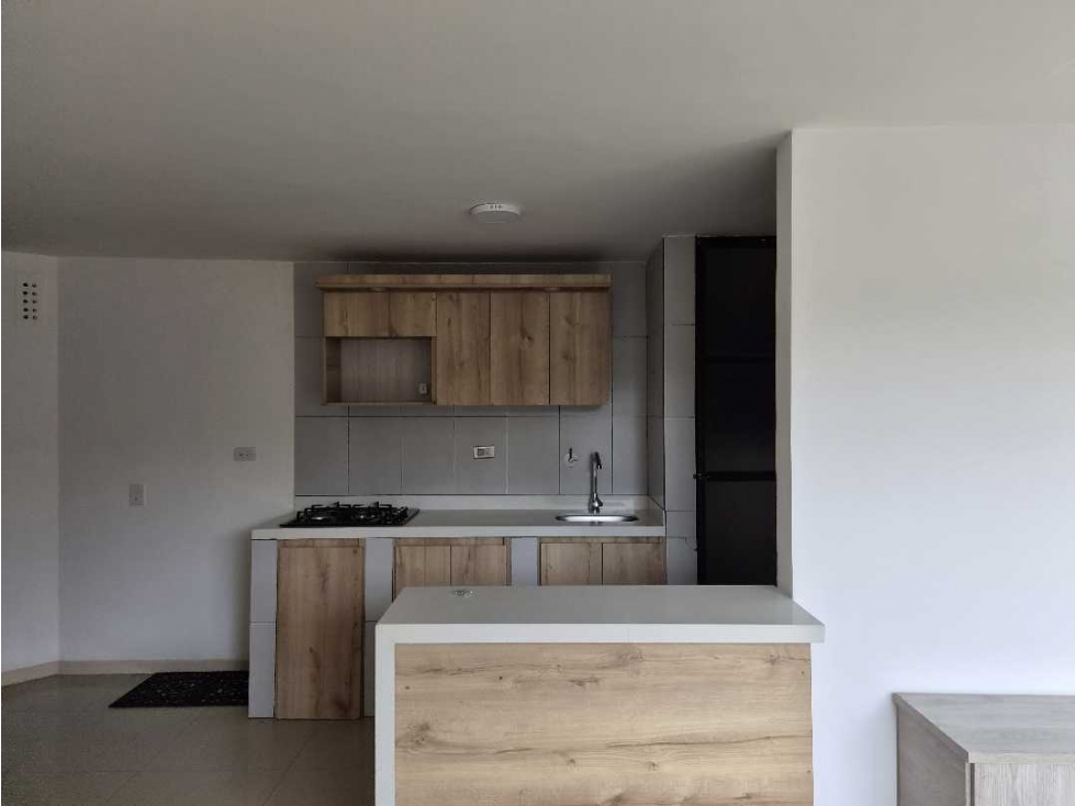 APARTAMENTO EN EL CASCO URBANO DEL RETIRO — foto 2