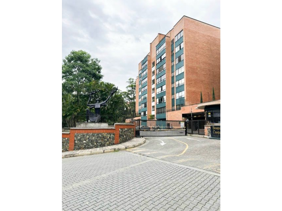 Apartamento con ubicación estratégica en la Av. el Poblado