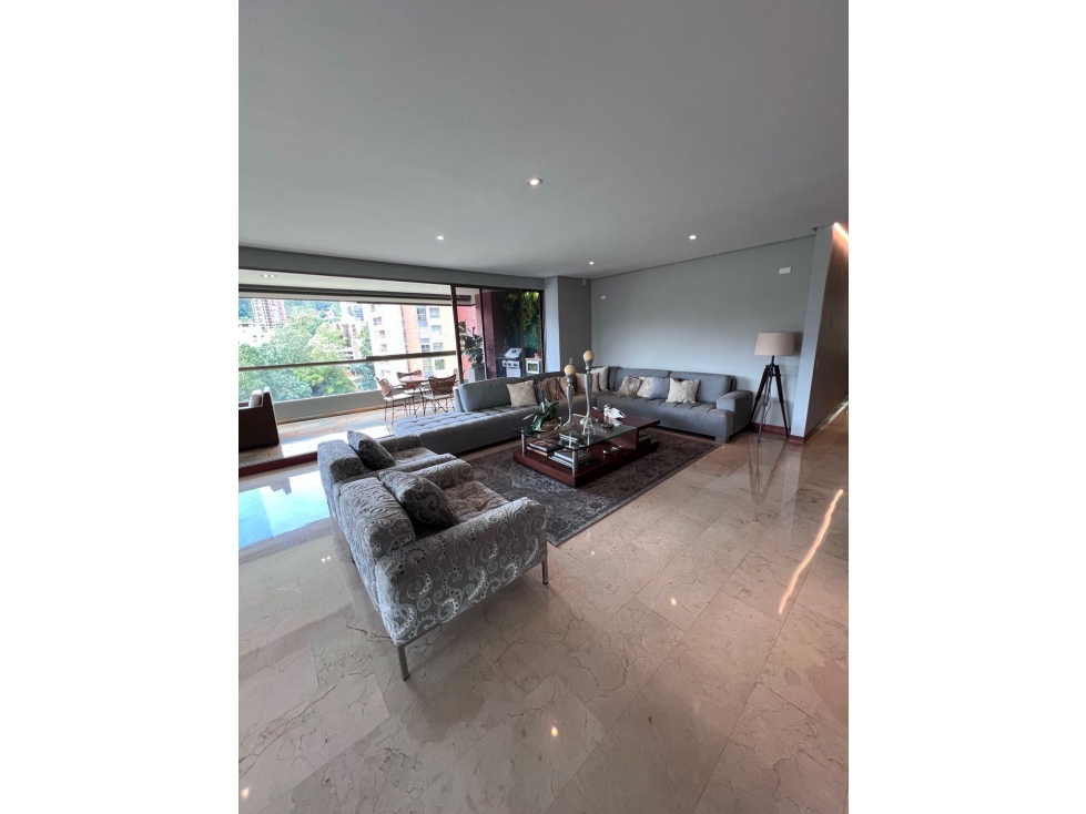 Apartamento en el poblado 325 mt2