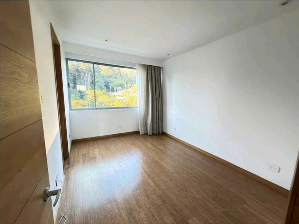 APARTAMENTO EN EL POBLADO BALSOS UNIDAD EXCLUSIVA CERCA A ISA — foto 2