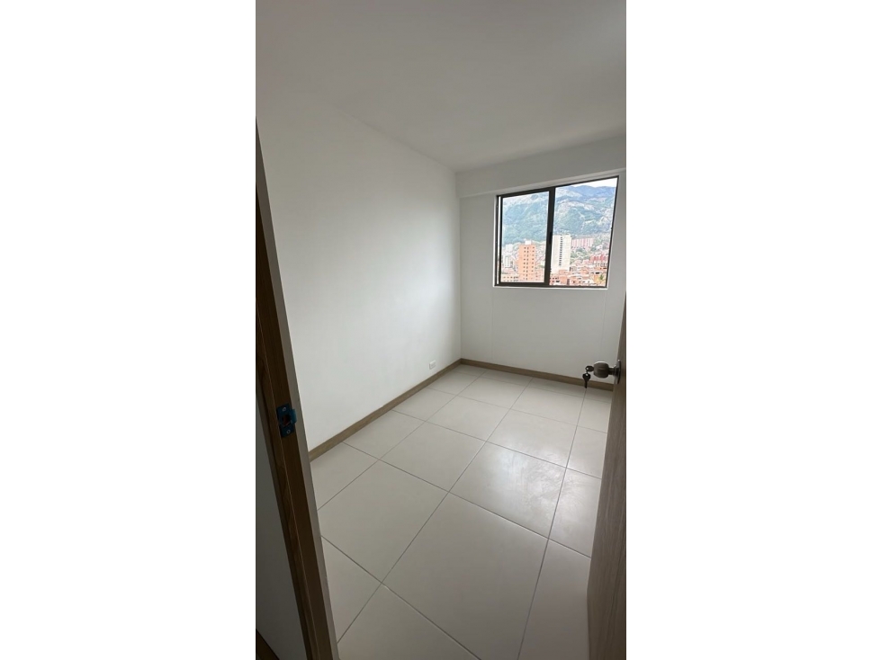 Apartamento En Flor De Agua Con Piscina En Bello $426M - 4