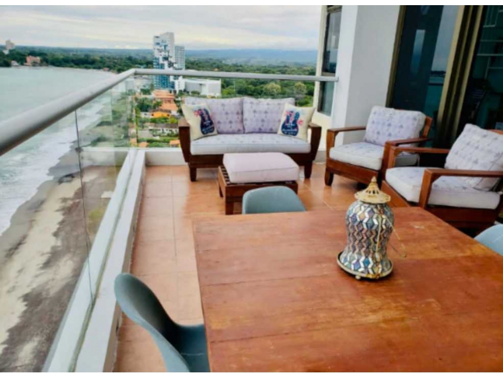 APARTAMENTO EN FRENTE AL MAR-REDUCIDO EN NUEVA GORGONA 4R