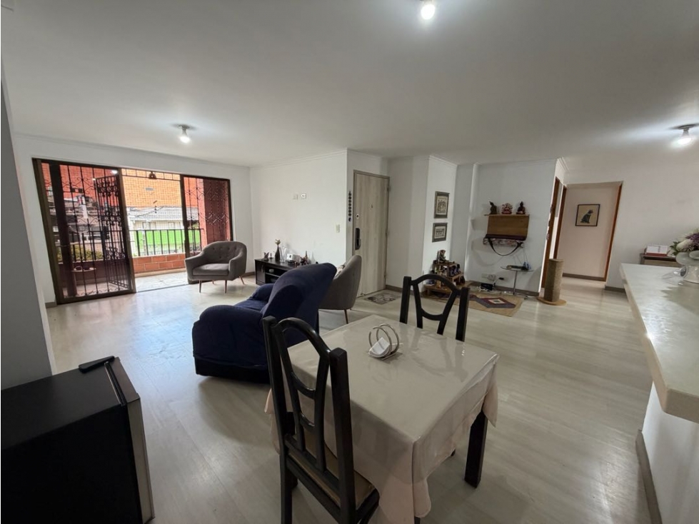 Apartamento en Laureles a 2 cuadras del Primer Parque