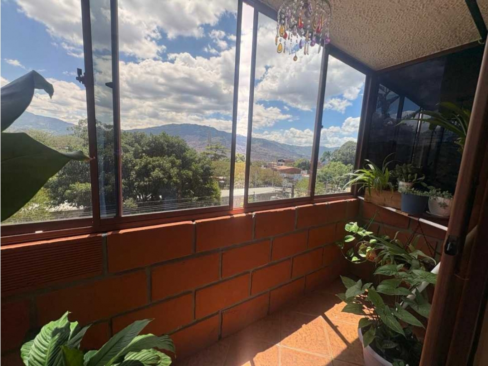 Apartamento en Manrique con excelente vista y ubicación